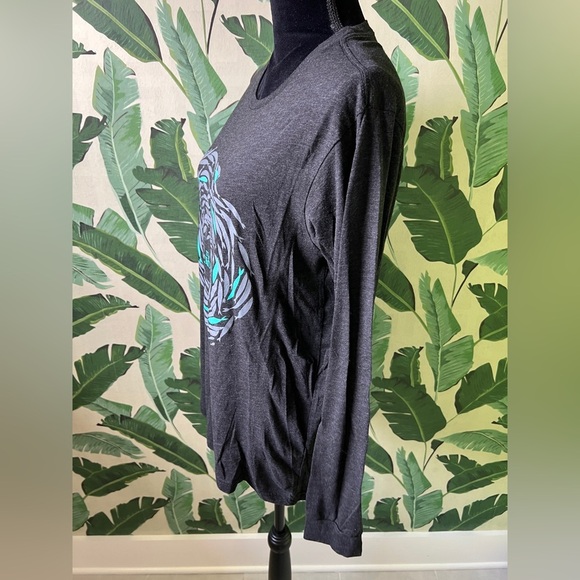 The Chosen Womens Black Against the current long sleeve Crewneck top Large - Picture 3 of 6